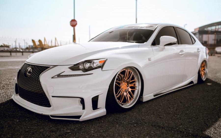 Lexus IS350 F-Sport on Avant Garde Wheels (SR5) '2018